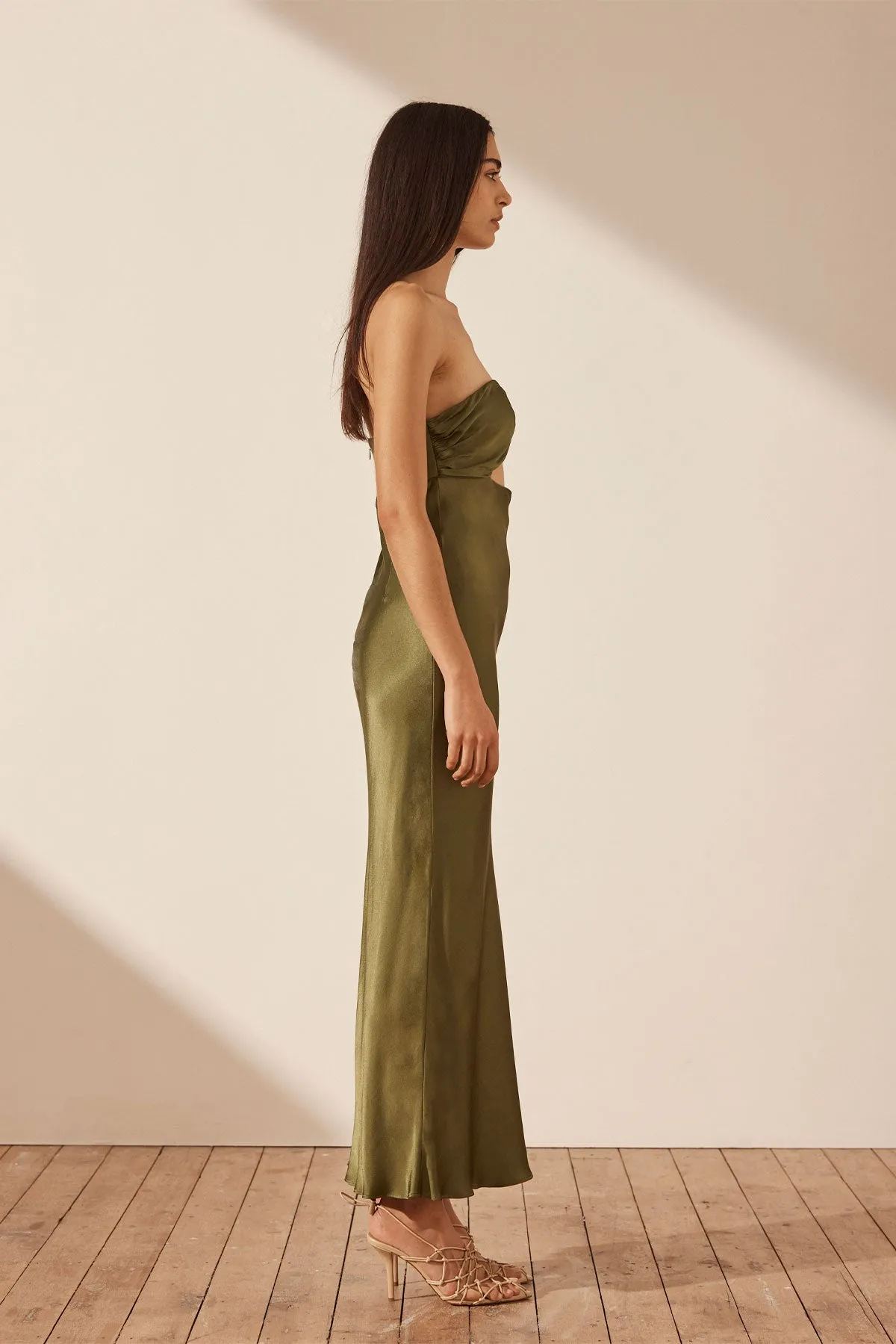 ARIENZO STRAPLESS CUT OUT MIDI DRESS - GREEN OLIVE