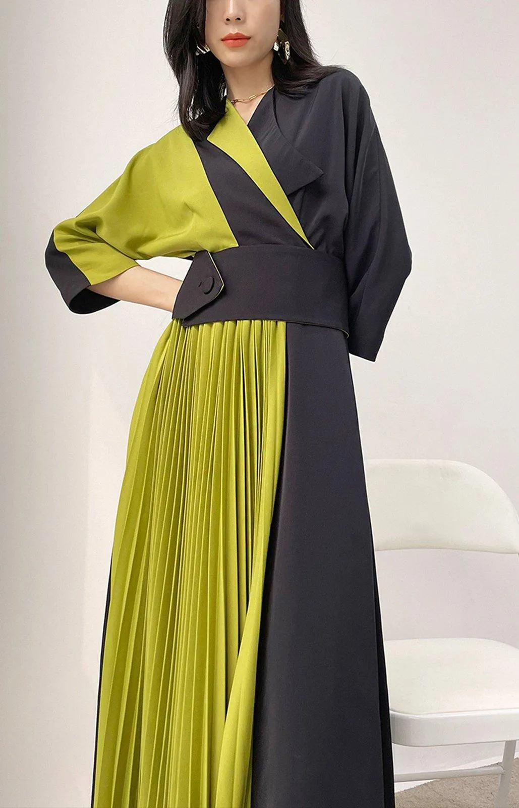 Color Block Three Quarter Sleeve Pleated Midi Dress